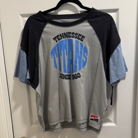 NFL Tops - NWT Unique Tennessee Titans NFL Team Apparel Tag
